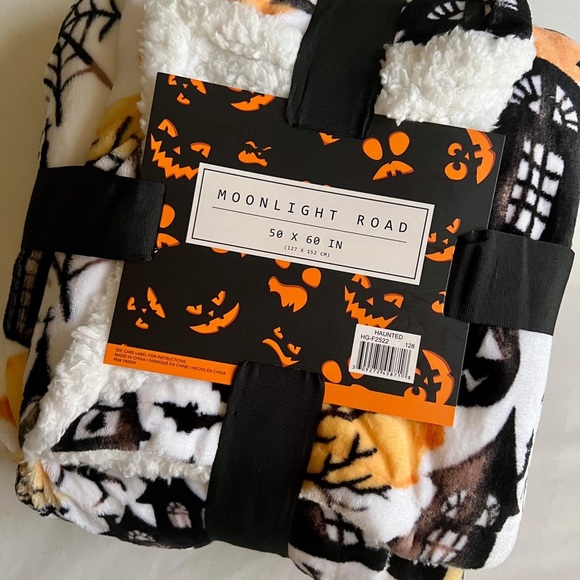 Haunted house blanket - Picture 3 of 3